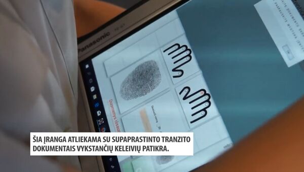  Литовские пограничники проверяют документы - Sputnik Lietuva