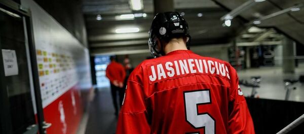 Литовский хоккеист Яунюс Ясиневичюс, архивное фото Литовский хоккеист Яунюс Ясиневичюс, архивное фото - Sputnik Литва