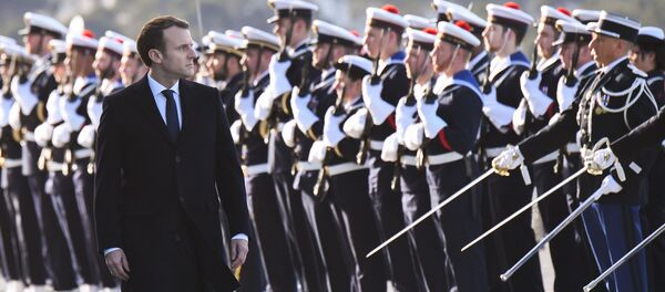 Президент Франции Эммануэль Макрон на военно-морской базе в Тулоне, архивное фото Президент Франции Эммануэль Макрон на военно-морской базе в Тулоне, архивное фото - Sputnik Литва