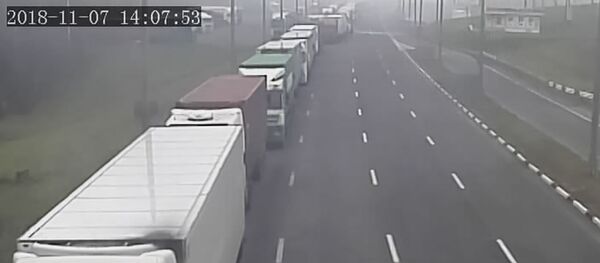 Очередь на границе, пропускной пункт Каменный Лог Очередь на границе, пропускной пункт Каменный Лог - Sputnik Литва