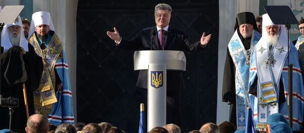 Президент Украины петр Порошенко во время молебна по случаю ожидаемого решения о предоставлении автокефалии церкви на Украине, архивное фото - Sputnik Литва