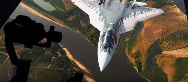 Опубликовано видео полета Су-57 на сверхмалой высоте Опубликовано видео полета Су-57 на сверхмалой высоте - Sputnik Литва