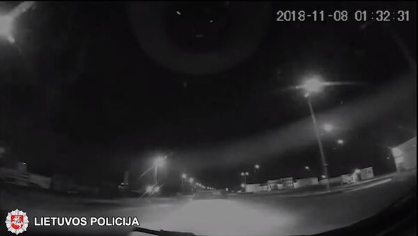 Ночная погоня за пьяным водителем - Sputnik Литва