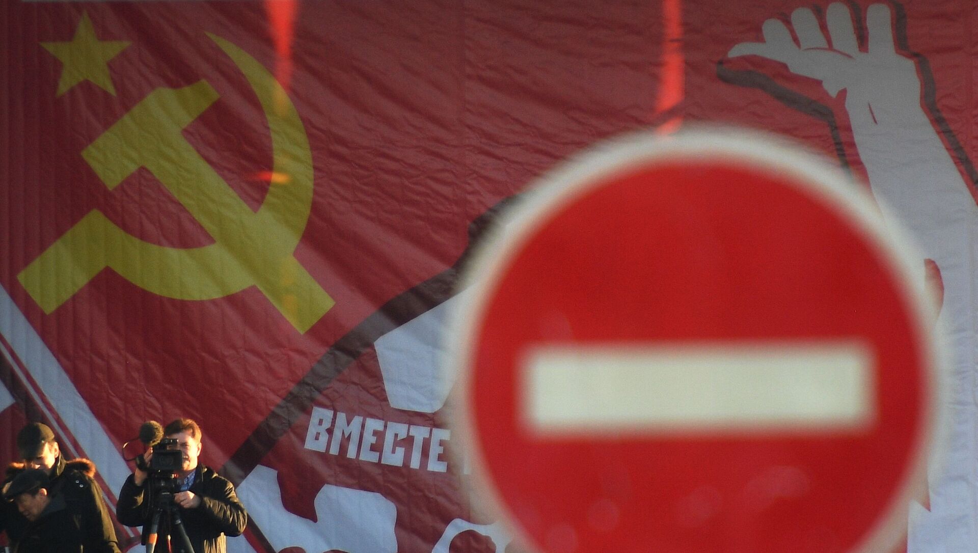 Шествие, посвященное 101-й годовщине Октябрьской революции, в Москве - Sputnik Lietuva, 1920, 12.04.2021