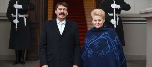 Президент Венгрии Янош Адер и президент Литвы Даля Грибаускайте - Sputnik Литва