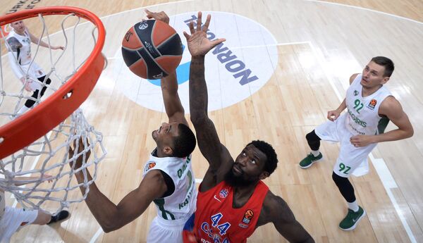 У баскетболистов литовского Жальгириса в Москве украли пять секунд У баскетболистов литовского Жальгириса в Москве украли пять секунд - Sputnik Литва