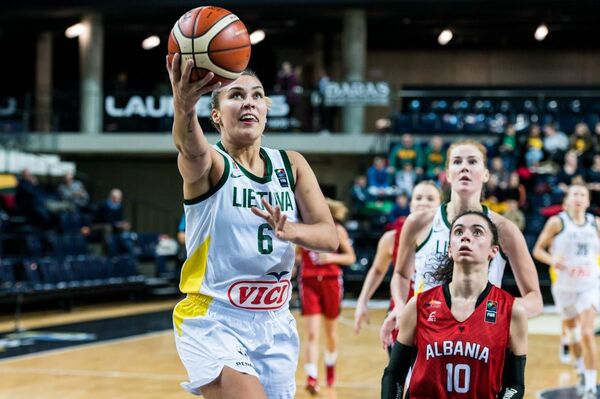 Литовки хлопнули на прощание дверью в провальном отборе ЧЕ по баскетболу - Sputnik Литва
