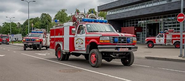 Gaisrininkų mašina Gaisrininkų mašina - Sputnik Lietuva