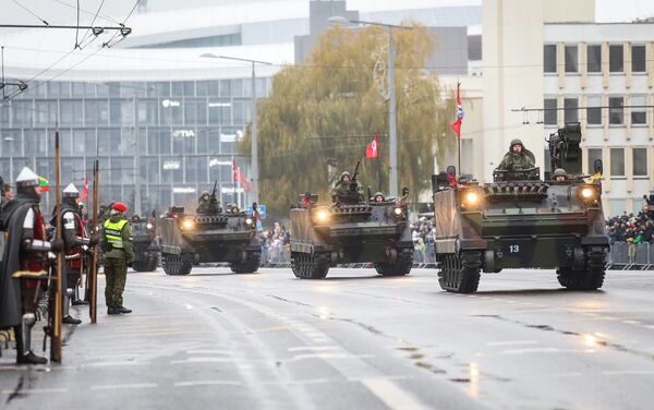 В Вильнюсе прошел парад по случаю столетия литовской армии - Sputnik Литва