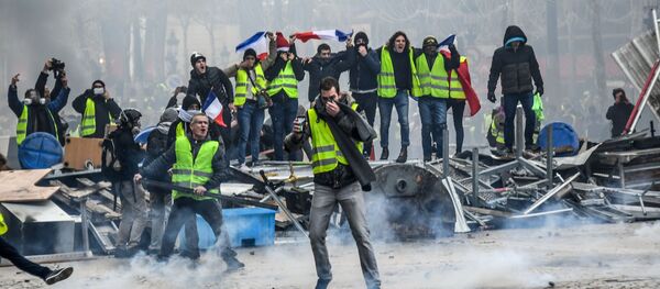 Protesto akcijos Paryžiuje Protesto akcijos Paryžiuje - Sputnik Lietuva