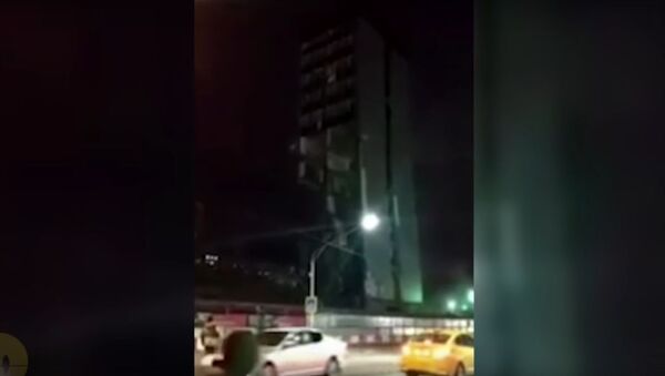Обрушение бизнес-центра на проезжую часть в Москве попало на видео - Sputnik Lietuva
