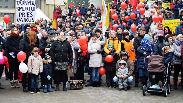 Митинг против закона о ювенальной юстиции в Литве - Sputnik Литва