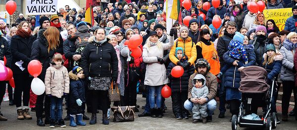 Митинг против закона о ювенальной юстиции в Литве - Sputnik Литва