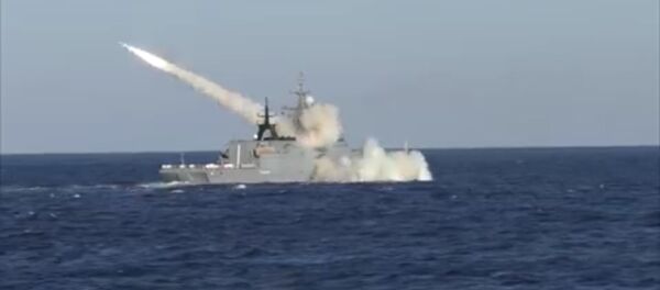 Минобороны РФ опубликовало видео пуска крылатой ракеты с корвета Громкий - Sputnik Литва