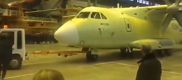 Išriedėjo pirmasis karinis transporto lėktuvas IL-112V Išriedėjo pirmasis karinis transporto lėktuvas IL-112V - Sputnik Lietuva