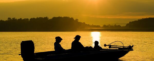 Рыбаки в лодке - Sputnik Lietuva
