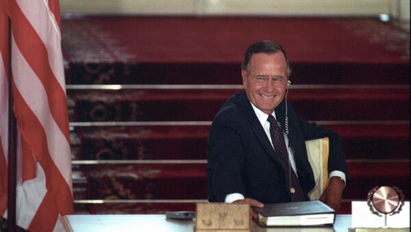 Экс-президент США Джордж Буш старший, архивное фото - Sputnik Литва