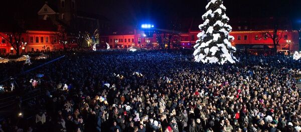 Рождественская ель в Каунасе Рождественская ель в Каунасе - Sputnik Lietuva