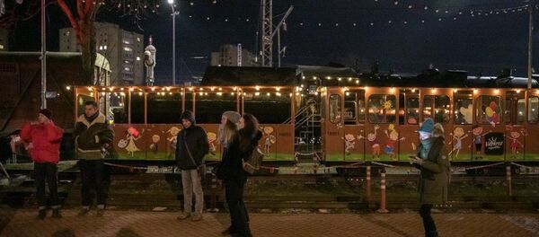 Независимый рождественский городок на ж/д вокзале в Вильнюсе Независимый рождественский городок на ж/д вокзале в Вильнюсе - Sputnik Lietuva