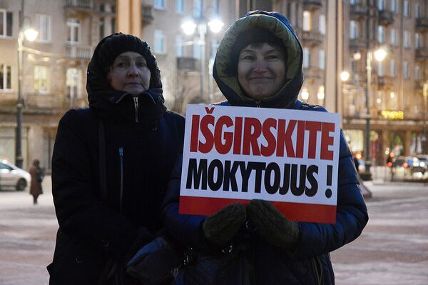 Митинг работников образования и просвещения - Sputnik Литва