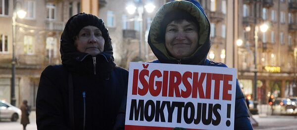 Митинг работников образования и просвещения Митинг работников образования и просвещения - Sputnik Lietuva