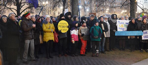 Митинг работников образования и просвещения - Sputnik Литва