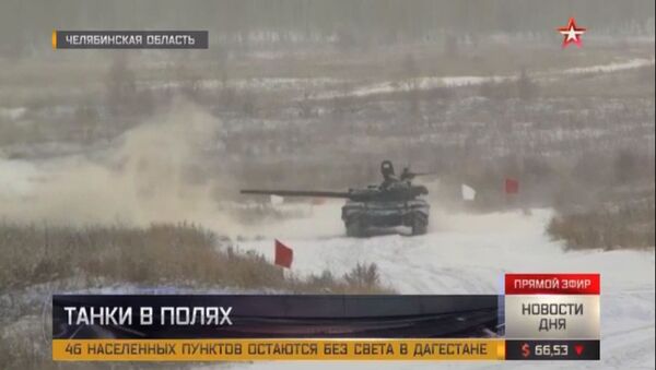 Paskelbtas kovinių tankų T-90 ir sistemų Grad šaudymo vaizdo įrašas - Sputnik Lietuva