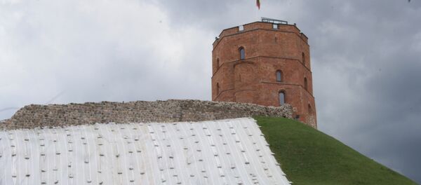 Разрушение холма под башней Гедымина в Вильнюсе Разрушение холма под башней Гедымина в Вильнюсе - Sputnik Lietuva