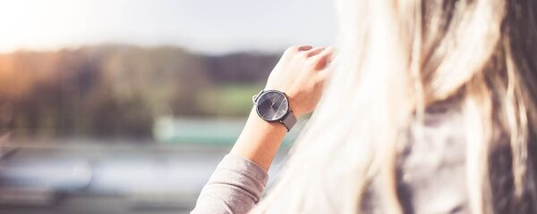 Часы на руке девушки - Sputnik Литва