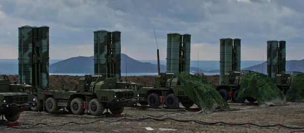 Полк С-400 заступил на боевое дежурство в Крыму Полк С-400 заступил на боевое дежурство в Крыму - Sputnik Lietuva