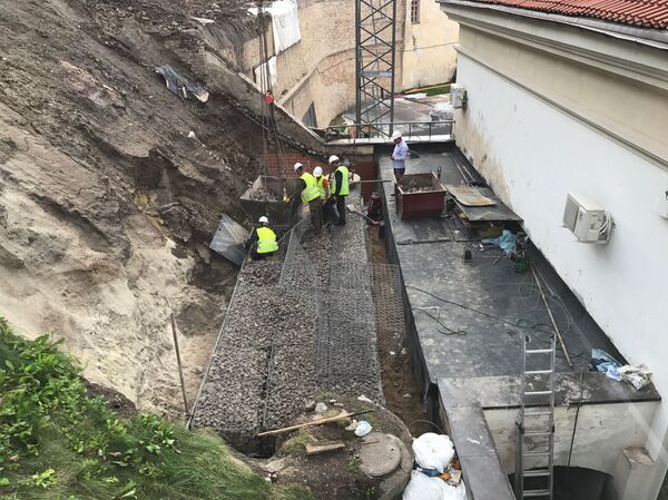 В Литве передумали отменять режим ЧС на горе Гедиминаса В Литве передумали отменять режим ЧС на горе Гедиминаса - Sputnik Литва