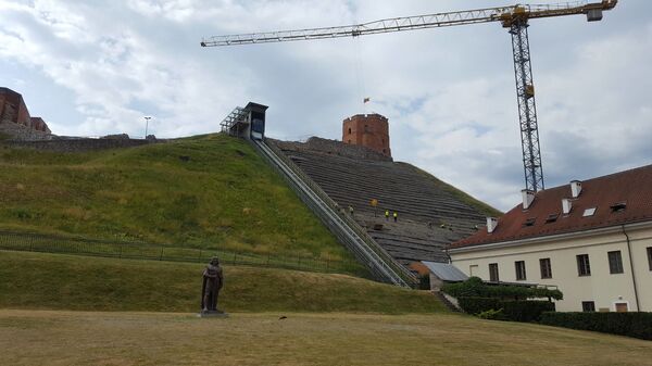 В Литве передумали отменять режим ЧС на горе Гедиминаса В Литве передумали отменять режим ЧС на горе Гедиминаса - Sputnik Литва