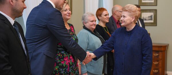 Даля Грибаускайте встречается с учителями Даля Грибаускайте встречается с учителями - Sputnik Литва