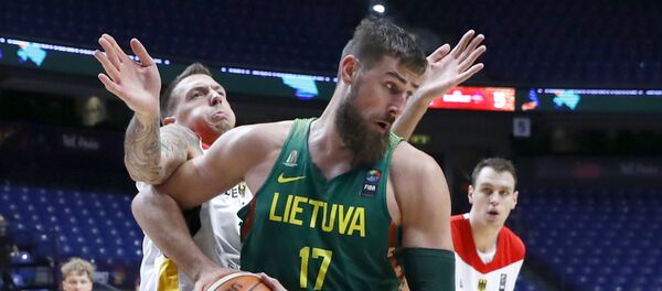 Литовская молния, баскетболист Йонас Валанчюнас Литовская молния, баскетболист Йонас Валанчюнас - Sputnik Литва