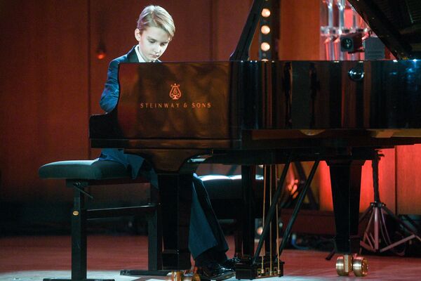 Pijus Pirogovas: jaunasis lietuvių pianistas kuria muziką ir užkariauja Maskvą Pijus Pirogovas: jaunasis lietuvių pianistas kuria muziką ir užkariauja Maskvą - Sputnik Lietuva
