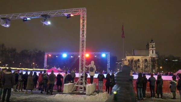 Lukiškių aikštėje atidaryta ledo čiuožykla - Sputnik Lietuva