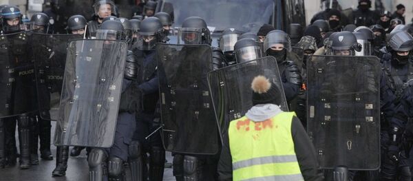 Акция протеста автомобилистов в Париже, 8 декабря 2018 года - Sputnik Литва