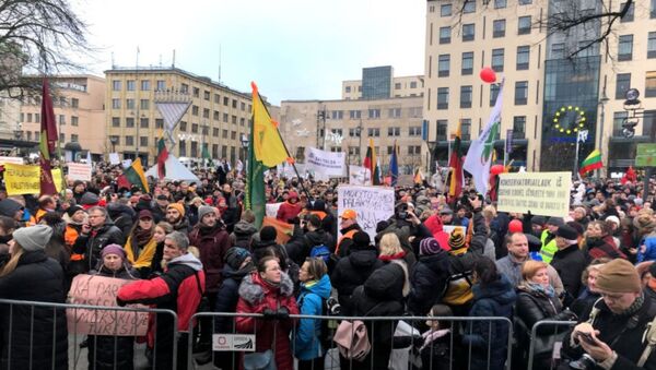Vilniuje įvyko masinė streikuojančių mokytojų palaikymo akcija Paskutinis skambutis - Sputnik Lietuva