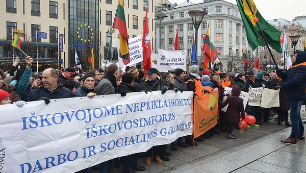В Вильнюсе прошла массовая акция солидарности с бастующими учителями “Последний звонок”  - Sputnik Литва