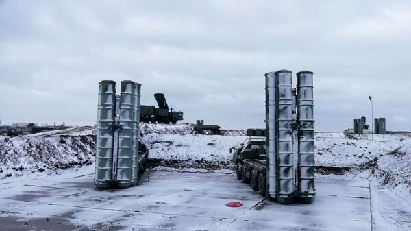Дивизион С-400 Триумф заступил на боевое дежурство в Крыму, архивное фото - Sputnik Литва
