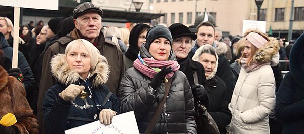 В Литве прошла акция в поддержку учителей Последний звонок В Литве прошла акция в поддержку учителей Последний звонок - Sputnik Lietuva