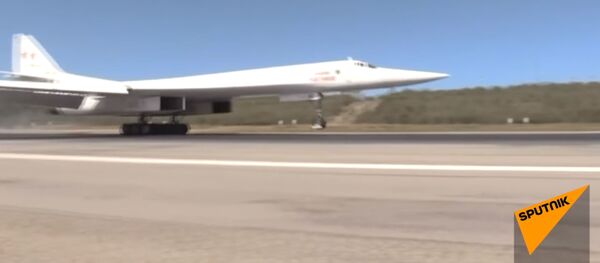 Два бомбардировщика Ту-160 приземлились в Каракасе (Венесуэла) Два бомбардировщика Ту-160 приземлились в Каракасе (Венесуэла) - Sputnik Литва