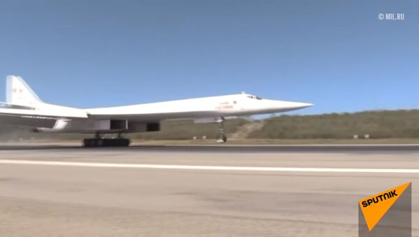 Два бомбардировщика Ту-160 приземлились в Каракасе (Венесуэла) - Sputnik Lietuva