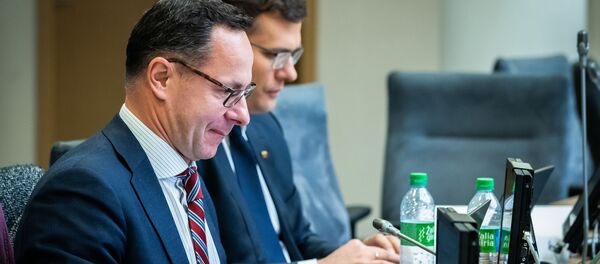 Seimo Tėvynės Sąjungos-Lietuvos krikščionių demokratų frakcijos nariai Laurynas Kasčiūnas ir Audronius Ažubalis Seimo Tėvynės Sąjungos-Lietuvos krikščionių demokratų frakcijos nariai Laurynas Kasčiūnas ir Audronius Ažubalis - Sputnik Lietuva