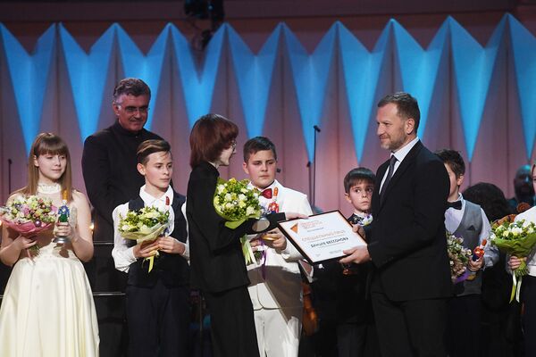 Sputnik наградил финалиста Международного конкурса Щелкунчик Sputnik наградил финалиста Международного конкурса Щелкунчик - Sputnik Литва