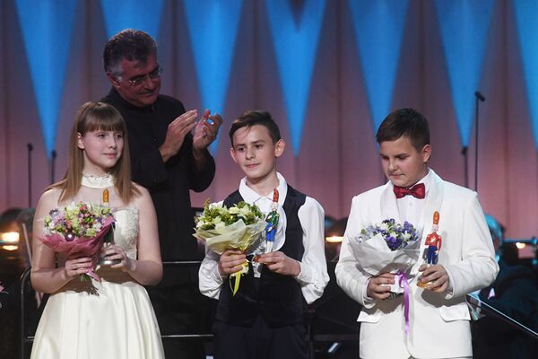 Sputnik наградил финалиста Международного конкурса Щелкунчик Sputnik наградил финалиста Международного конкурса Щелкунчик - Sputnik Литва