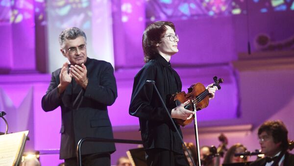 Sputnik наградил финалиста Международного конкурса юных музыкантов Щелкунчик - Sputnik Литва