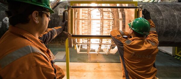 Аппликаторы покрытия полевого шва при работе на борту Audacia, Северный поток 2 - Sputnik Литва