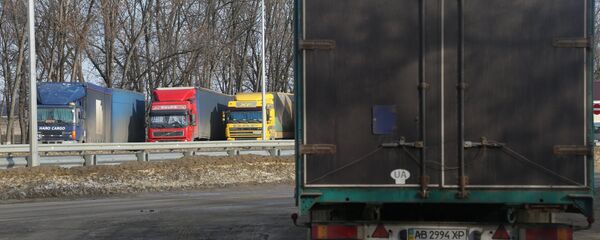 Грузовики в очереди Грузовики в очереди - Sputnik Литва