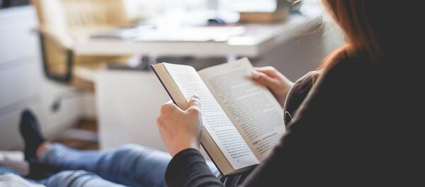 Mergina skaito Mergina skaito - Sputnik Lietuva